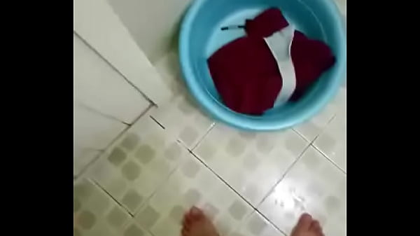 Thủ dâm với quần lót của chị dâu