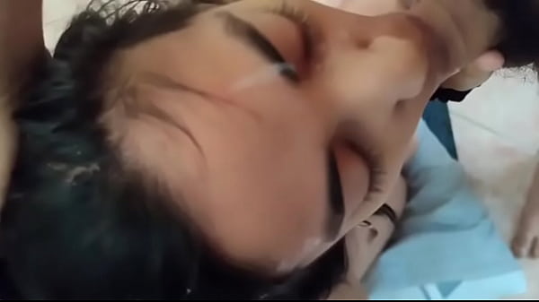 Tôi bắn lên mặt và em ấy rên không ngừng I cum on her face and she can’t stop moaning
