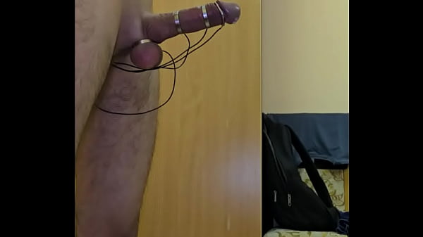 Em không ngừng được cơn cực khoái này