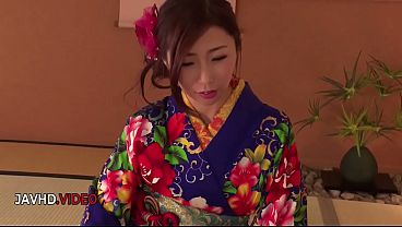 Ayumi Shinoda mặc kimono bú cặc nảy lửa trực tiếp Ayumi Shinoda mặc kimono bú cặc nảy lửa trực tiếp