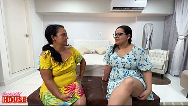 Phụ nữ có chồng trung niên địt hậu môn tập thể với bạn béo và hai gã đàn ông Phụ nữ có chồng trung niên địt hậu môn tập thể với bạn béo và hai gã đàn ông