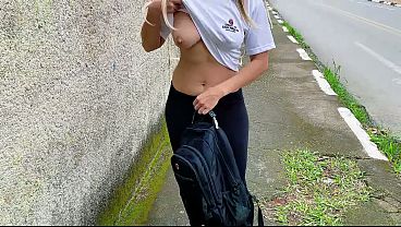 Người đàn ông có vợ quan hệ với nữ sinh ngay cổng trường, clip bị lộ Người đàn ông có vợ quan hệ với nữ sinh ngay cổng trường, clip bị lộ