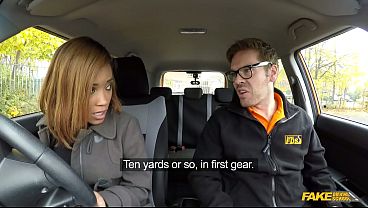 KIKI MINAJ diễn viên da đen Anh học lái xe lần đầu – Fake Driving School